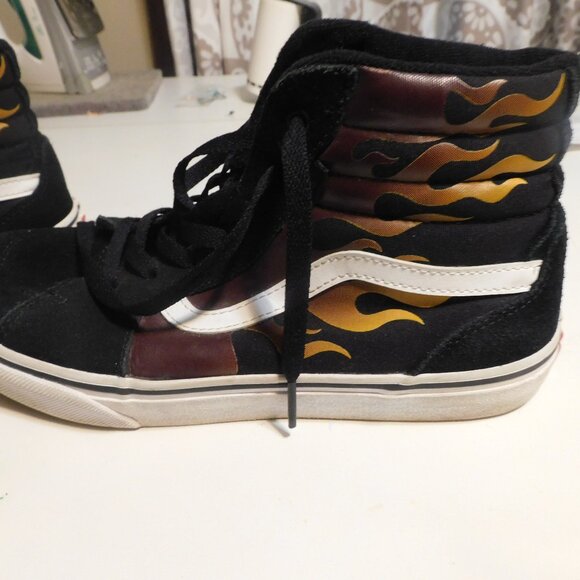 Youth Vans "off the wall" Skateboard style shoes   Sz 7 - Picture 1 of 3